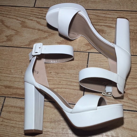 Dream Pairs Shoes - Dream Pairs Women’s White Platforms Sz 9